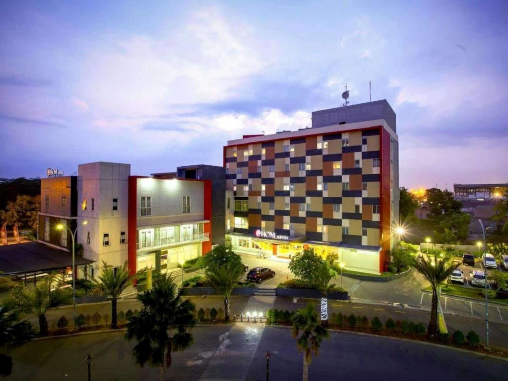 Metland Hotel Bekasi Exterior photo