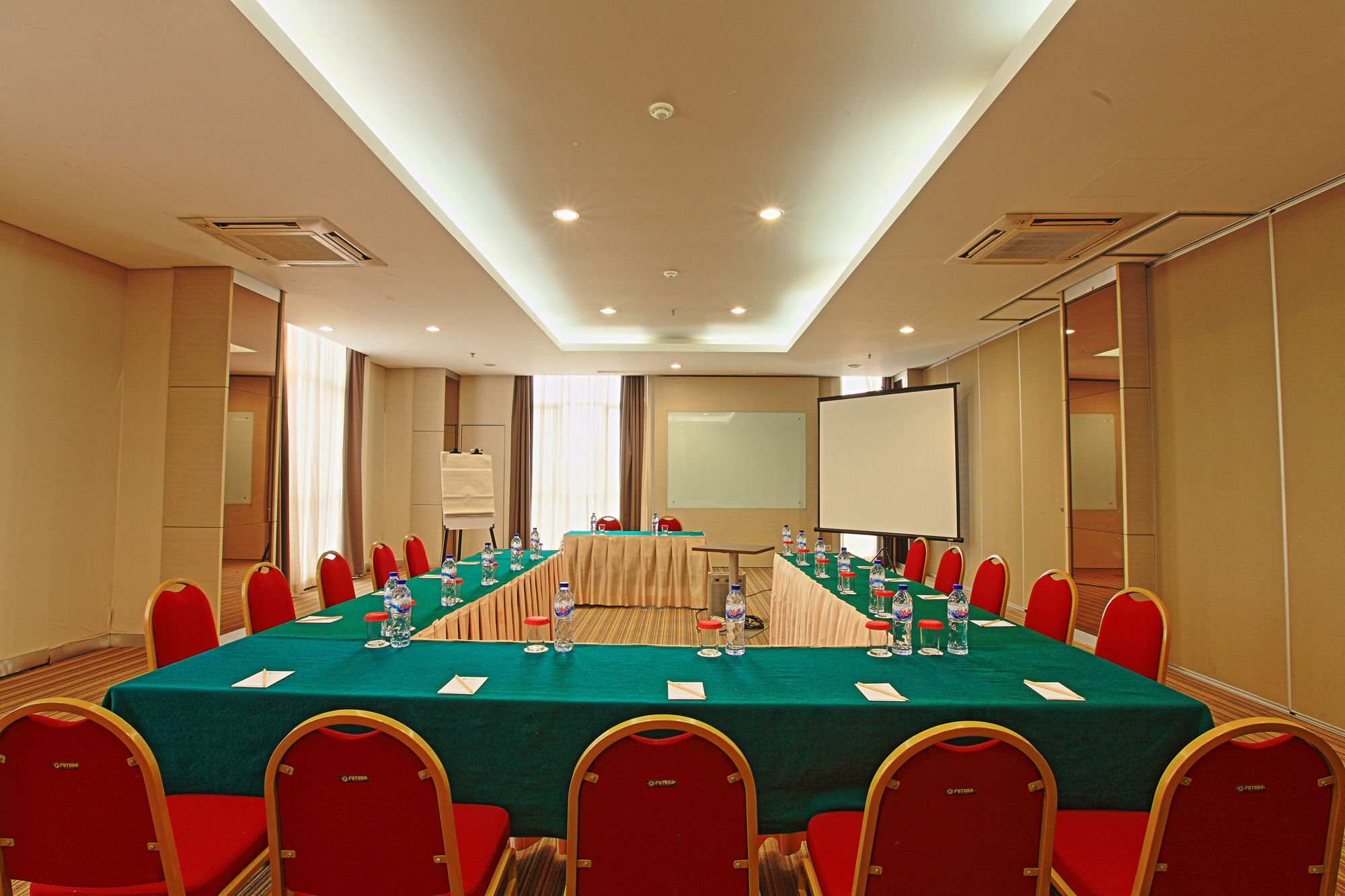 Metland Hotel Bekasi Exterior photo